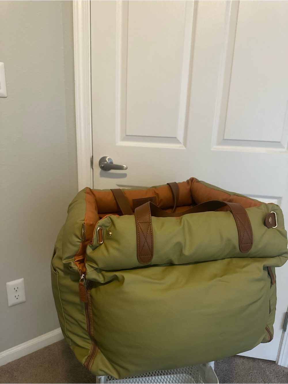 FunnyFuzzy Car Booster Seat Travel Dog Bed, new without tags - Picture 10 of 16